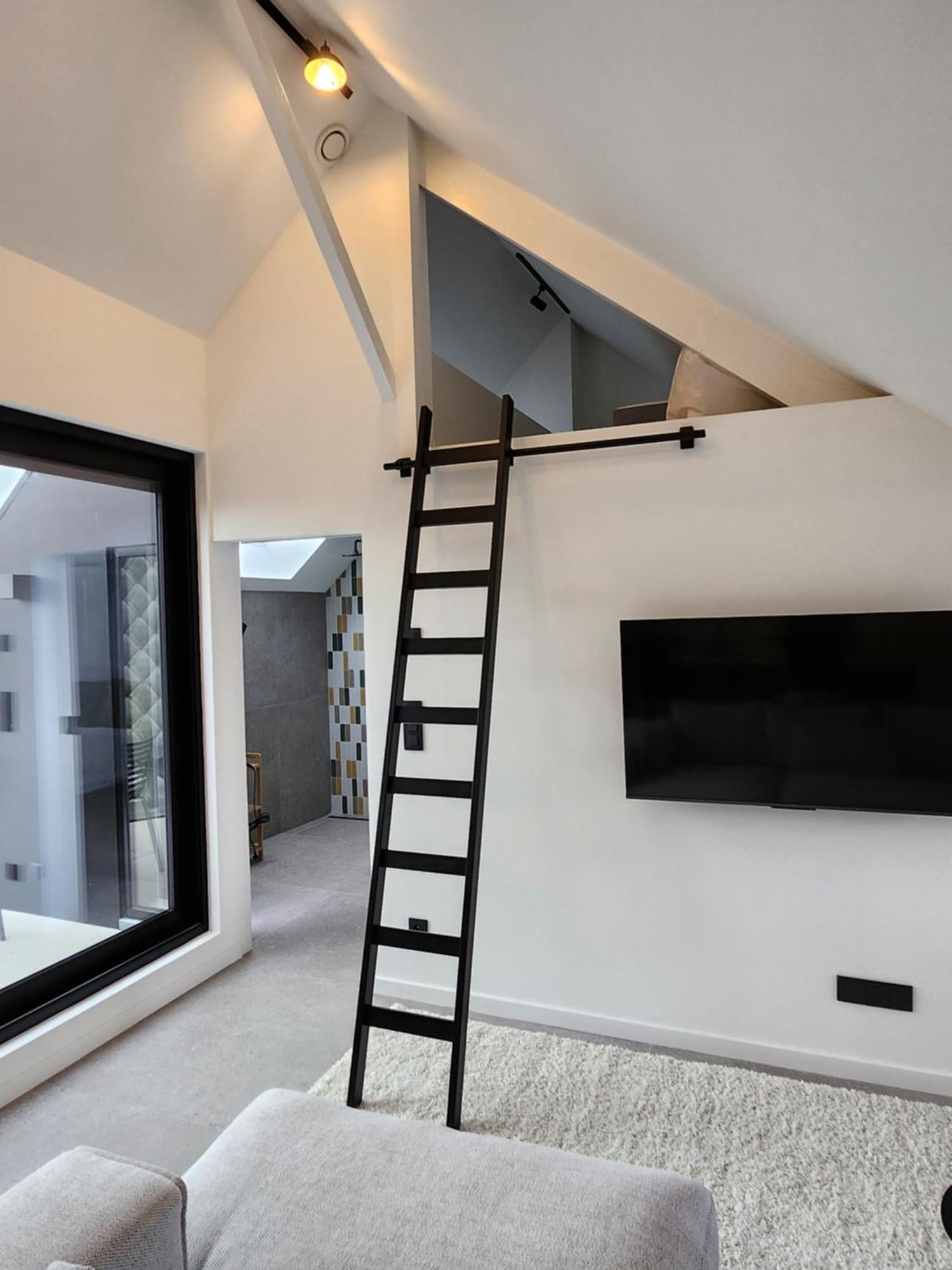 Apartment Business 'loft' Intimate