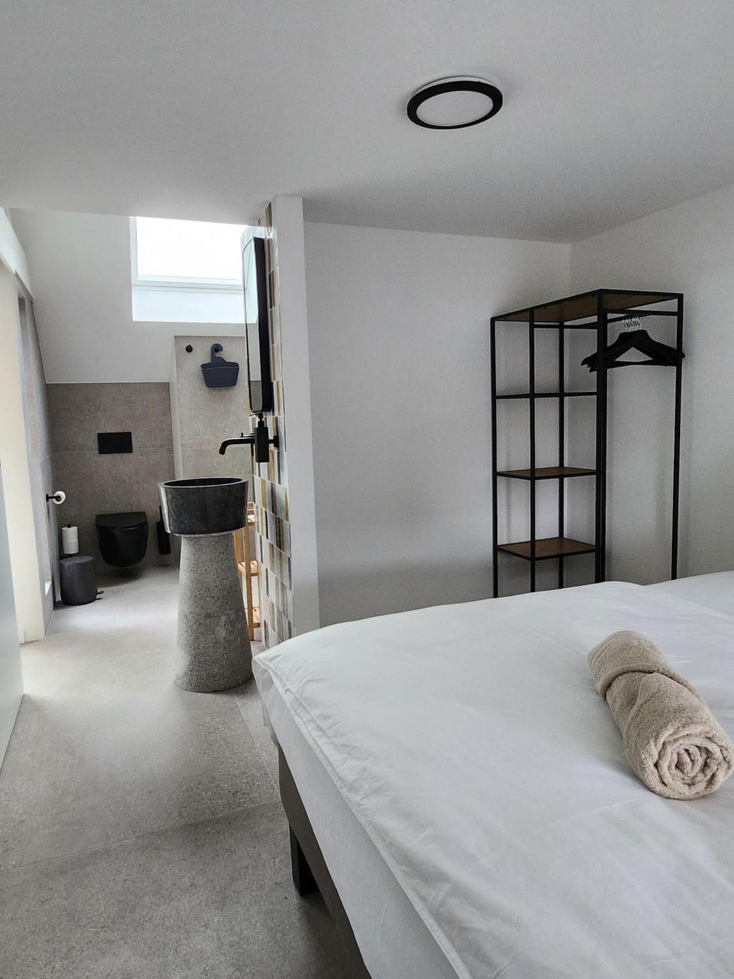 Business 'loft' Intimate Apartment *